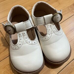 Elegant Cream Kids Dress Shoes with Buckle